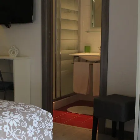 Carolina Napoli-vomero Couette-café Naples